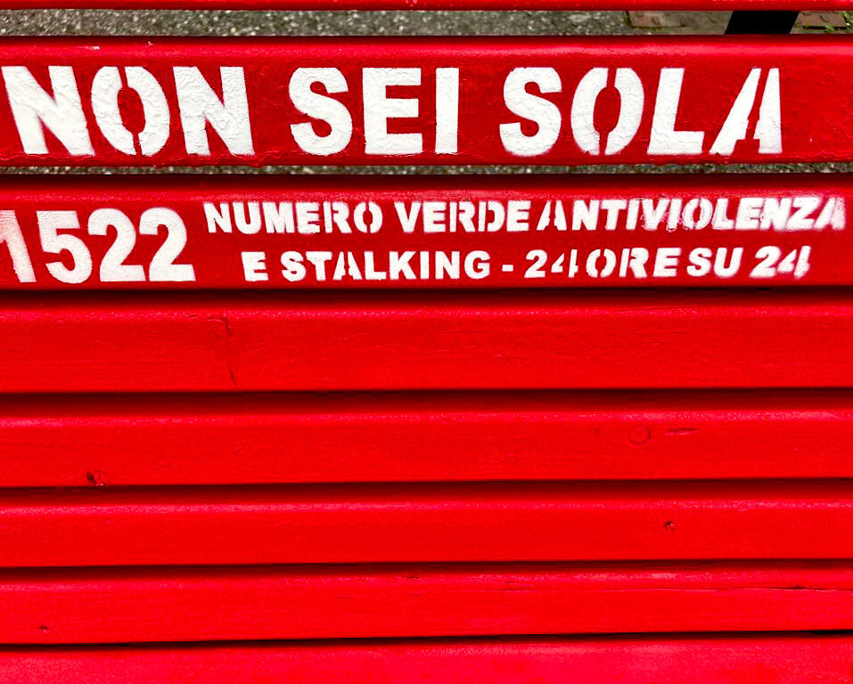 Panchina rossa In Fabbrica del Vapore - Foto: Ufficio stampa