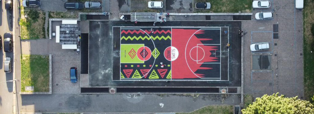 Decorazione del campo da basket Slums Dunk a Milano